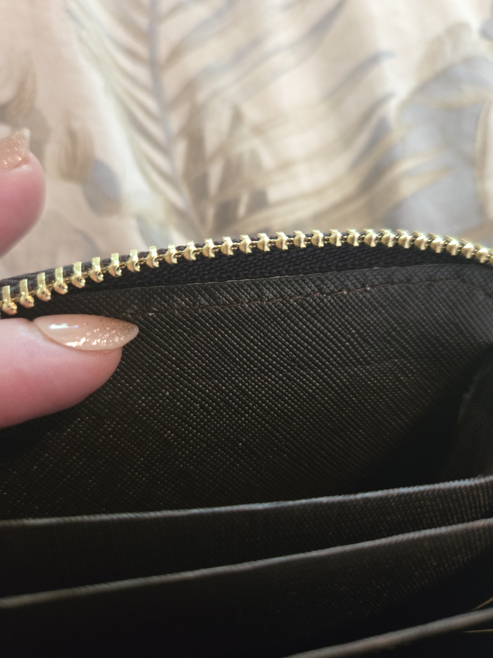 Designer-Style Brown Checkered Zip Wallet - Picture 5 of 9